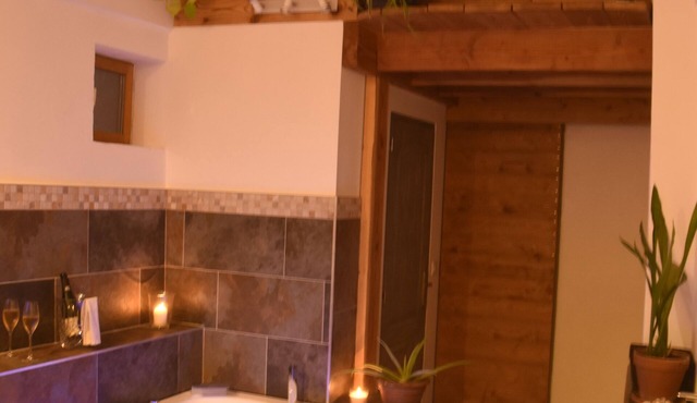 Gîte de Luxe Dans la Vallée de la Buèges, Jacuzzi en Amoureux!