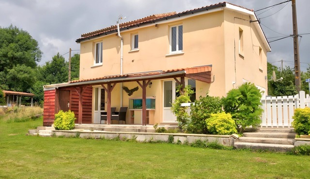 Gîte de la Fazilière – Country House with Large Enclosed Garden