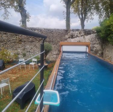 Gîte de la Mignonerie du Château de Jallanges pour 19 personnes avec 4 ou 7 chambres