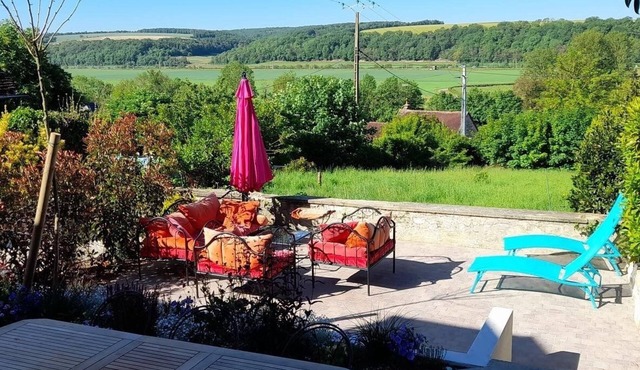 Gîte de la Tronchoyse, Entre Vins et Nature, Baignades en Rivières et Châteaux