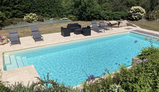 Gîte de Penn Ar Roz: 3 épis seaside GUILER-SUR-GOYEN, 4-5 pers, swimming pool.