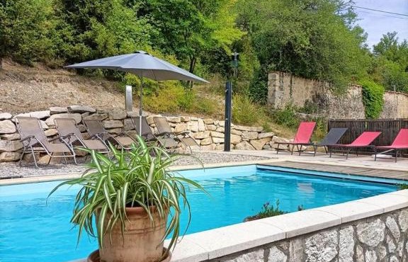 Gîte des Anges, Domaine de la Méouge, piscine et accès direct rivière