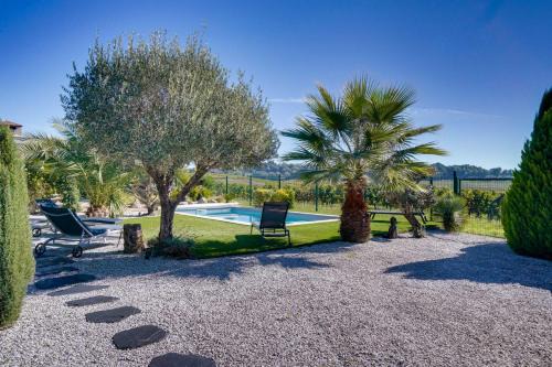 Gîte des Coteaux - Family home with pool