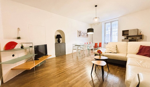 Gîte des Débats, ideal for families and friends. Pets welcome!