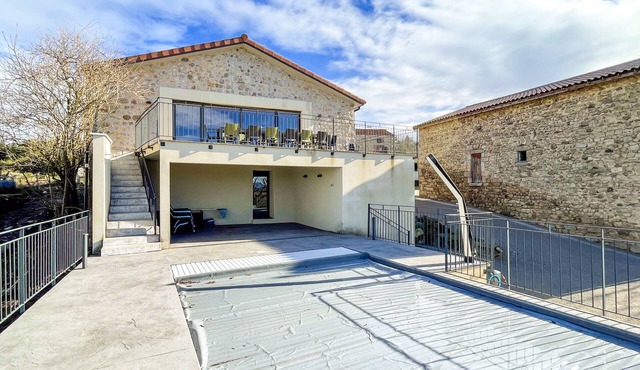 Gîte des Ollières : Entre Charme Traditionnel et Confort Moderne