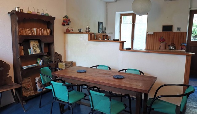 Gîte des Petites Ruelles in a troglodytic village