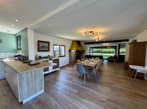 Gîte des Tamaris Maison Chaleureuse proche Circuit