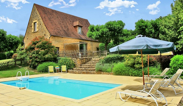 GÎTE DORDOGNE WITH PRIVATE POOL BETWEEN GROTTE DE LASCAUX AND SARLAT