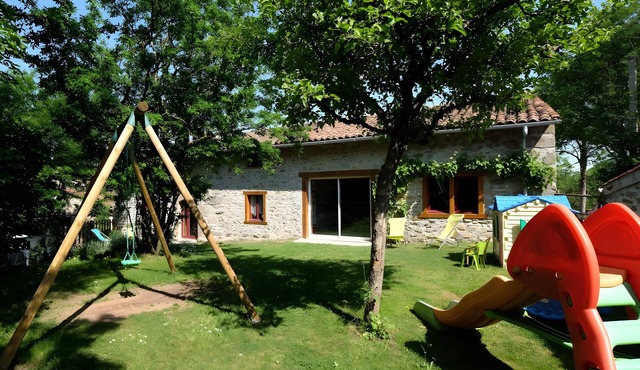 Gîte du Châtelet, 10-12 Guests, in Auvergne