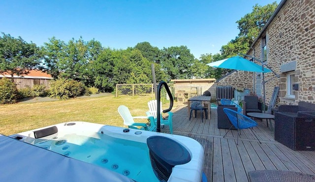 Gîte du Fresne, 30min Mt Saint Michel, 15 min Fougères, 13pers+, sauna, jacuzzi