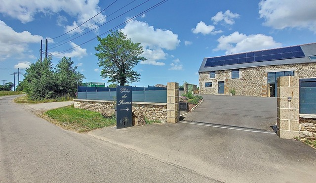 Gîte du Fresne, 30 min Mont Saint Michel, 15 min Fougères, 2/4 persons