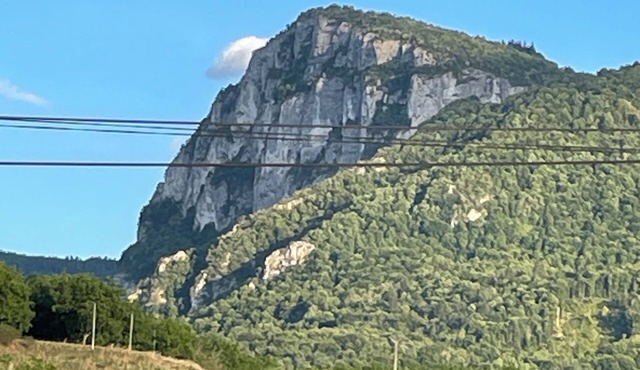 Gîte du grand frêne in a quiet hamlet close to the village.