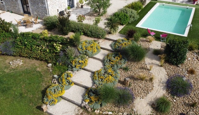 Gîte du Pas de la Mignonne with Private Pool, Wi-Fi, and Air Conditioning