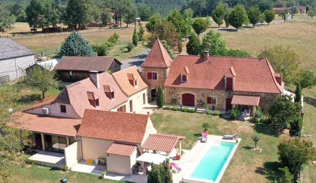 Gîte du pigeonnier with swimming pool Périgord noir Les palombes 11 people