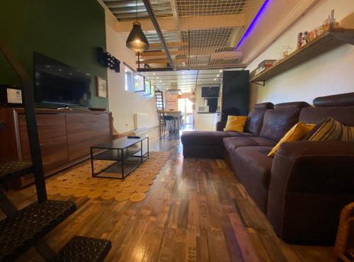 Gîte du Silo Loft atypique ,Tournesol , spa&piscine couverte