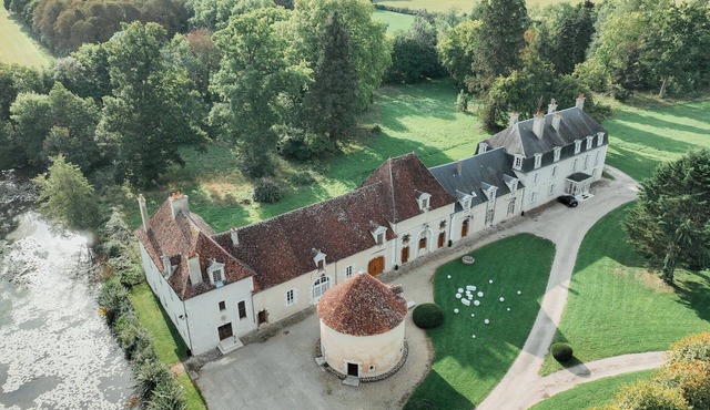 Gîte du Vieux Chêne in the heart of a 19th century Château