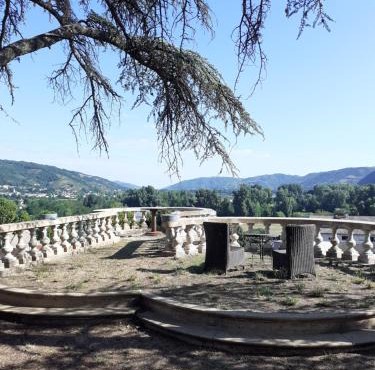 Gîte du vigneron à La Terrasse piscine local vélos