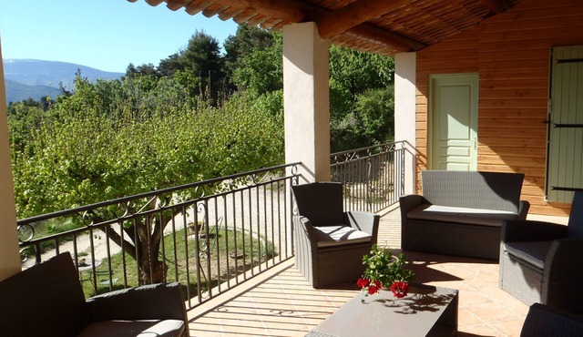 Gîte Eglantier facing Mont Ventoux in drome provençale, swimming pool, nature