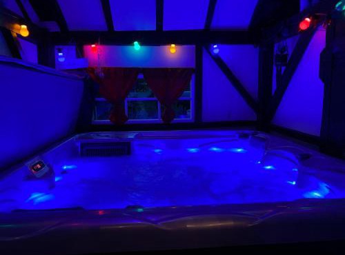 gîte en pierre le paradis parc clôturé spa jacuzzi 5 places piscine au Périgord pourpre 9km de bergerac