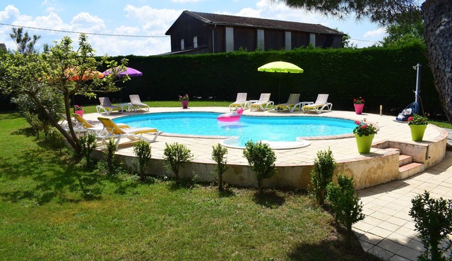 Gîte en Pierre au Coeur D'un Domaine Touristique