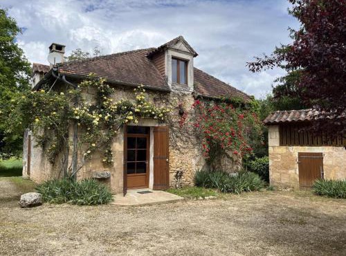 Gîte en pierre avec jardin et équipements modernes - FR-1-616-524