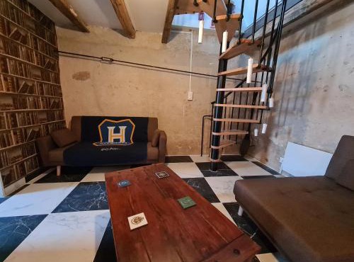 Gîte enchanteur avec déco sorciers, piscine, proche forêt et chemins de randonnée, idéal pour familles - FR-1-591-383