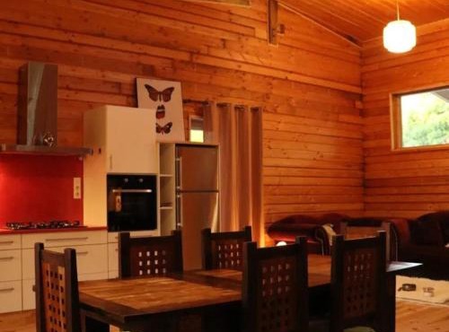 Gîte esprit cabane spacieux avec accès SPA privatif et piscine de 2 à 10 voyageurs