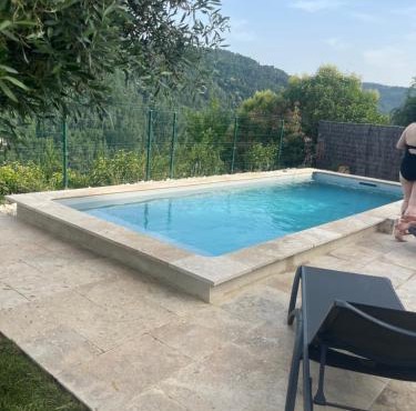 Gîte et piscine au sein de La Bastide de la Breure