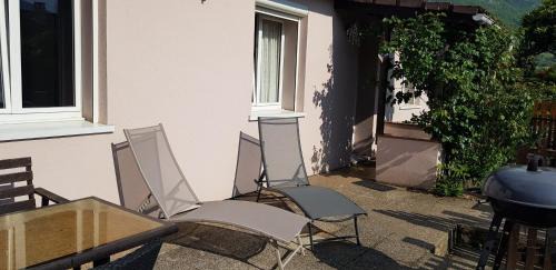 Gîte fabuleux, jardin, terrasse, parking in Saint-Vincent-de-Mercuze