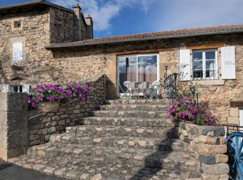 Gîte familial au cœur des gorges de la Loire avec équipements bébé et loisirs extérieurs - FR-1-582-238