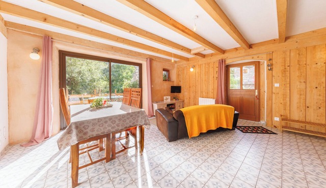 Gîte Familial Avec Piscine, au Bord de la Rivière! Détente et Déconnexion Check!