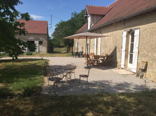 Gîte familial avec piscine partagée et jardin tranquille - FR-1-489-557