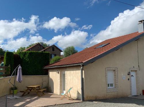 Gîte familial avec terrasse et espace enfants à Faymont - FR-1-583-370