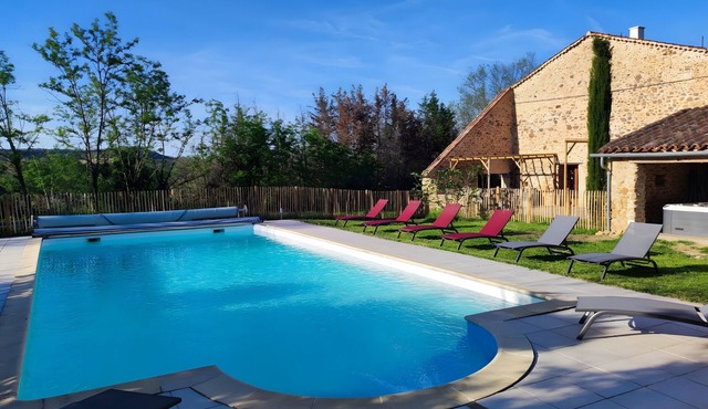 Gîte Fleur De Pastel – 4 Épis – Private Pool, Terrace & Wi-Fi