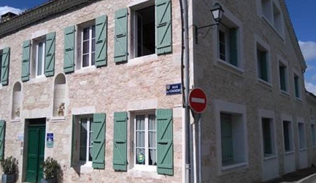 Gîte for 15 people.