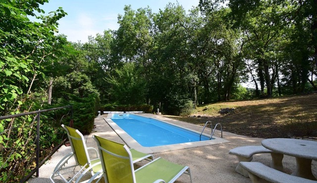 Gîte Le Chene avec piscine privée proche Dordogne