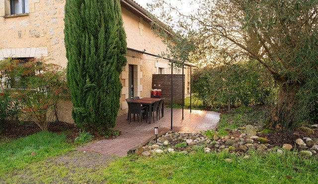 Gîte L'Ombrière with Shared Pool, Communal Terrace, and Wi-Fi