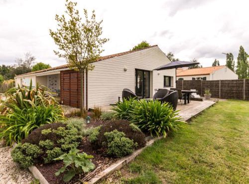 Gîte paisible avec grand jardin près du lac, ping-pong, vélo, climatisation, proche de Nantes et plages - FR-1-306-1056