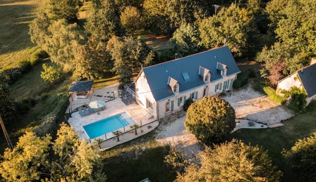Gîte 'Gîte de Caractère for 13 People' with Private Pool, Wi-Fi, and Air Conditioning