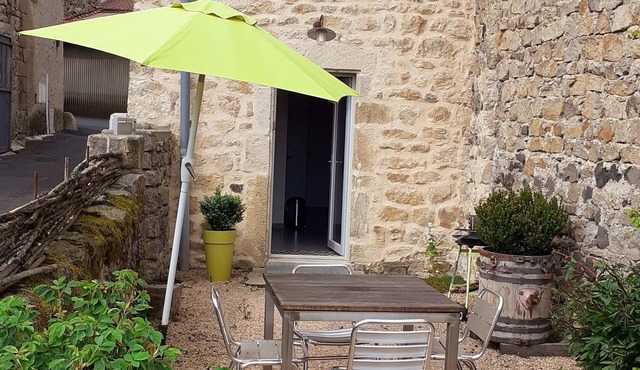 Gîte Granet ,petite Maison de Bourg Avec Cour Privative