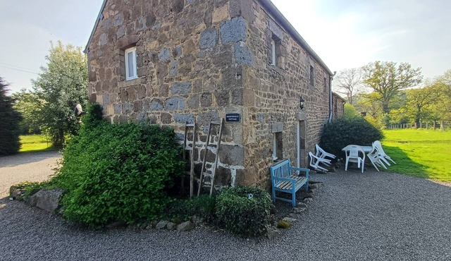 Gîte in Suisse Normande, sleeps 7, peaceful setting, 5 mins from La Roche d'Oëtre