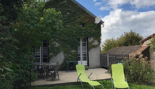 Gîte indépendant avec terrasse et garage à La Chabanne - FR-1-489-187