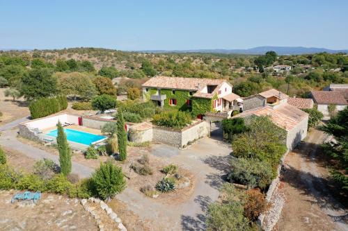 Gîte L'ESCOUSSOU 6p, 4ch, 120m2, charme et nature, piscine chauffée, sud Ardèche