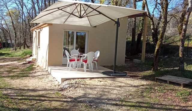 Gîte logis des chênes with swimming pool