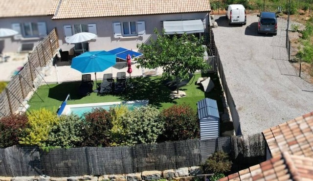 Gîte l'Odyssée for 6 people with private heated swimming pool