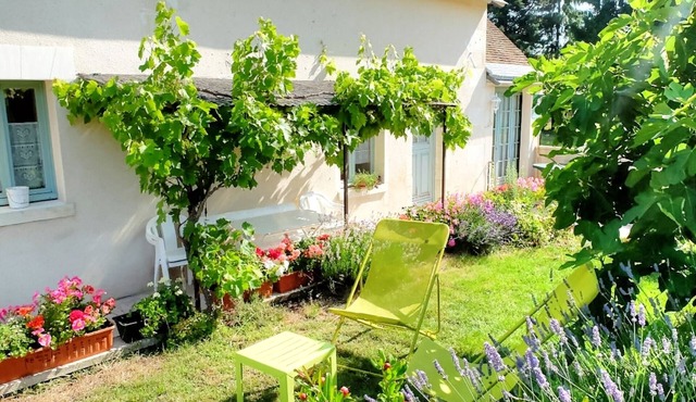 Gîte L'Orée du Bois: Rural Charm & Pets Allowed
