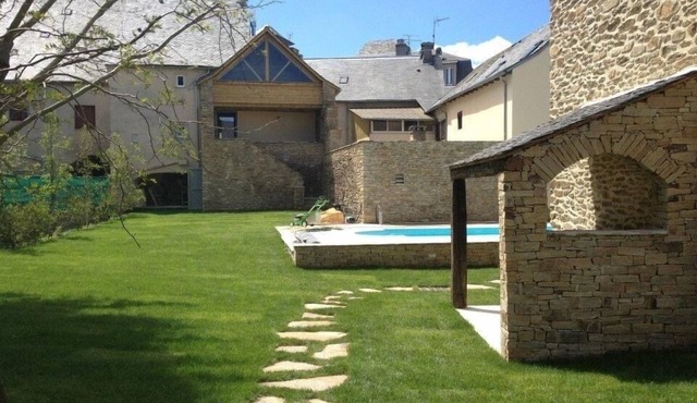 Gîte LA BASILIQUE, sleeps 4