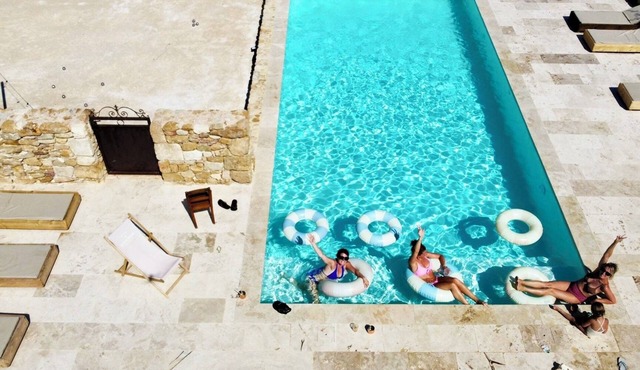 Gîte "La cave du vigneron" in an estate in Uzès