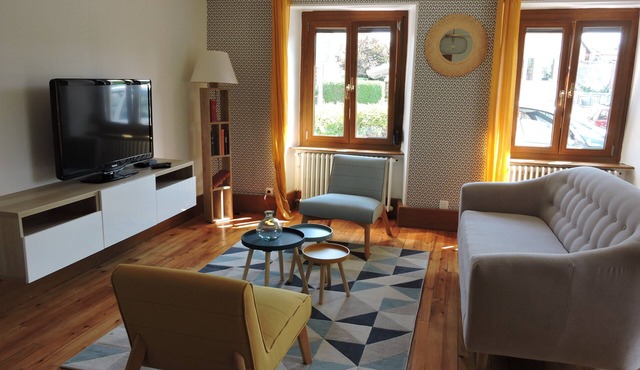 "Gîte La Cerise sur le Gâteau" Spacious country house with private garden.