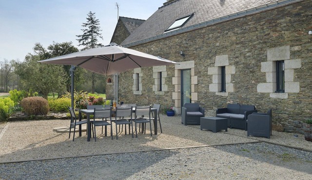 Gîte La Grange de Bréhaut: terrace, garden, and Wi-Fi